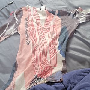 Tight Fitting Graphic Designed V Neck